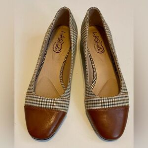 LifeStride Houndstooth Flats with Brown Tor Cap